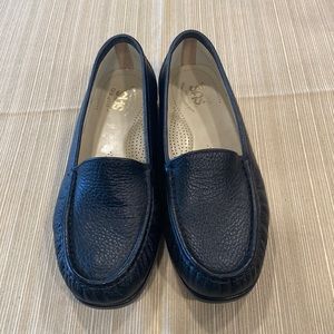 Comfy SAS-Black slip ons.